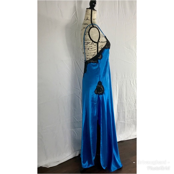 🚨🆕🚨{Cira by Tom Bezduda} Vtg. Nightgown - Picture 2 of 4